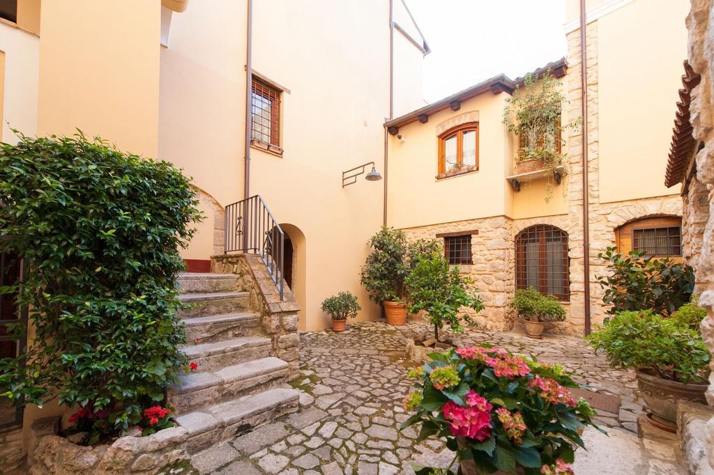 Bed And Breakfast Mblo Fondi Exterior foto