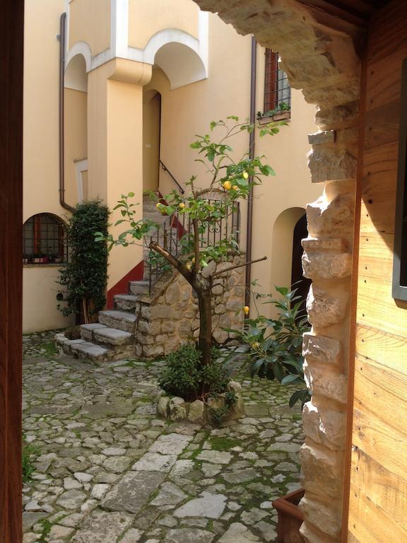 Bed And Breakfast Mblo Fondi Exterior foto